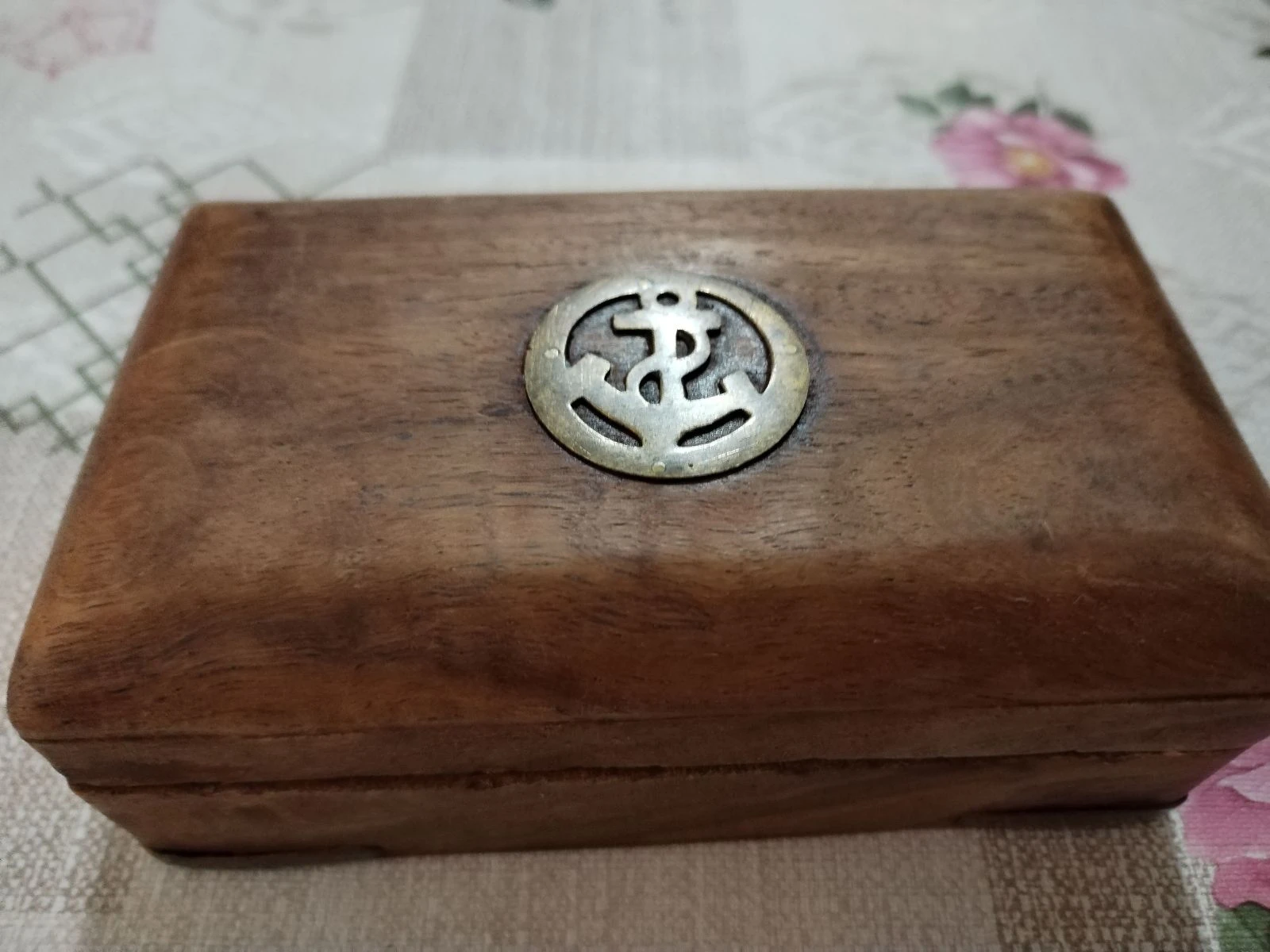 Hermosa caja antigua de la marina en madera maciza de castaño o exótica y latón. – photo 3